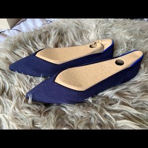 NEW Rothys Navy Blue Pointed Toe Flats